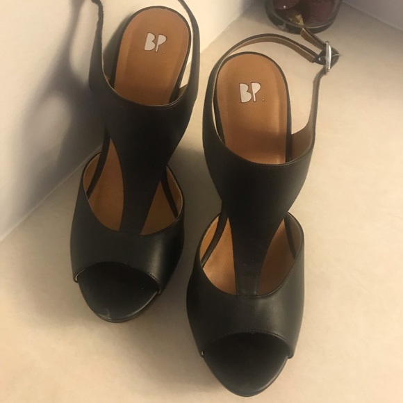 Black BP brand wedges with a modern design💓💓💘👑 - Picture 2 of 6